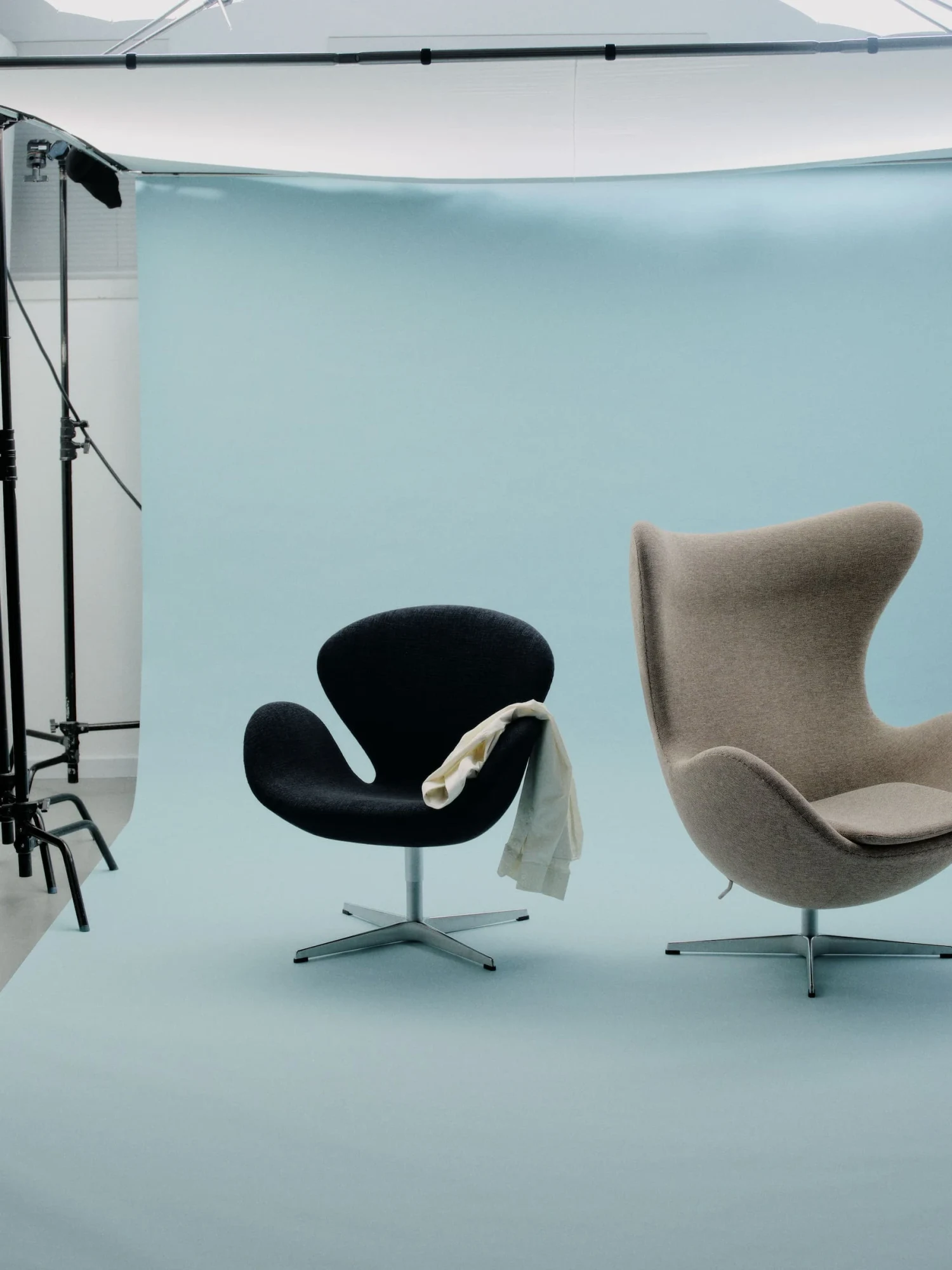 Swan chair and Egg chair in a photo studio