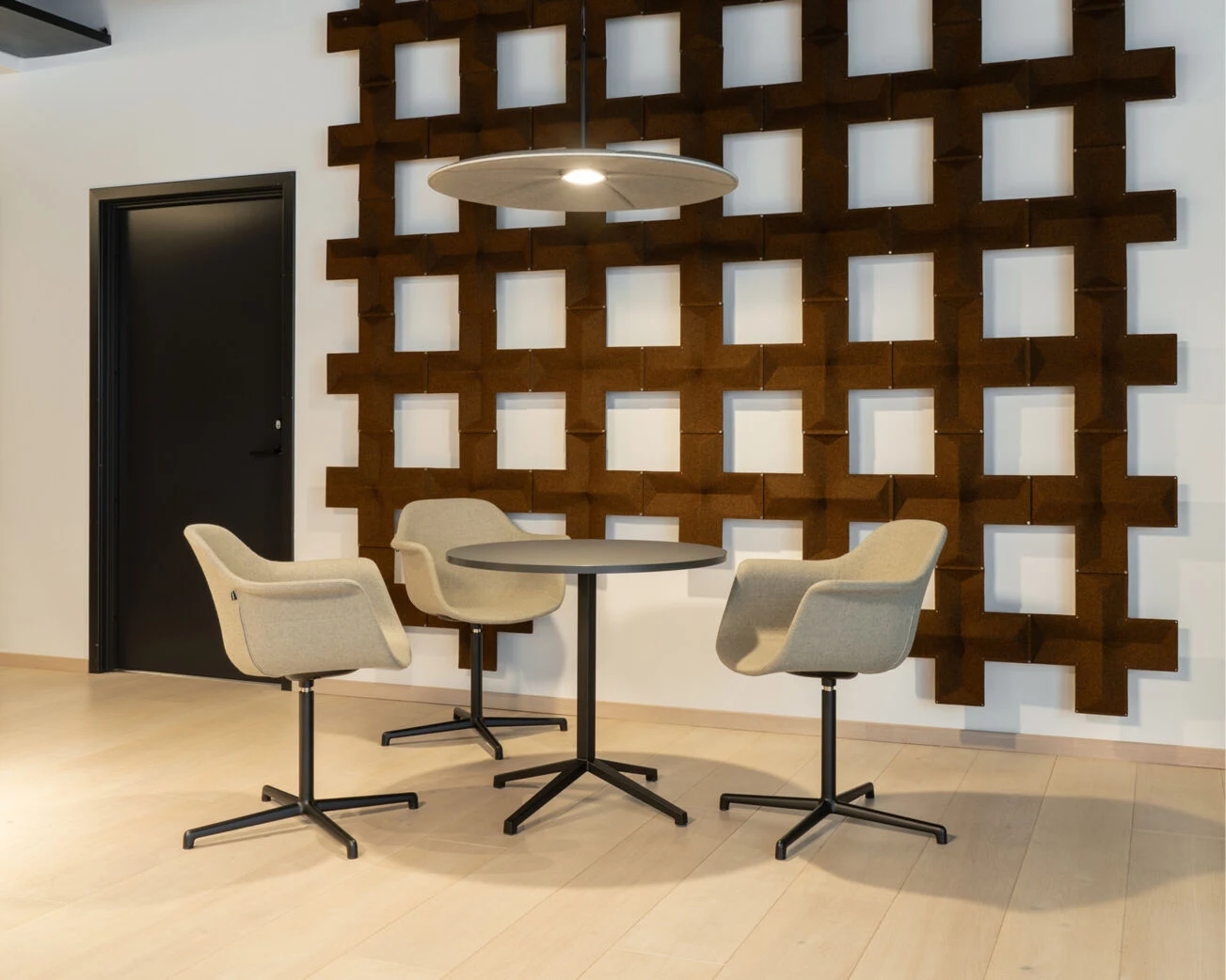 Lammhults showroom in Oslo with armchairs around a round table