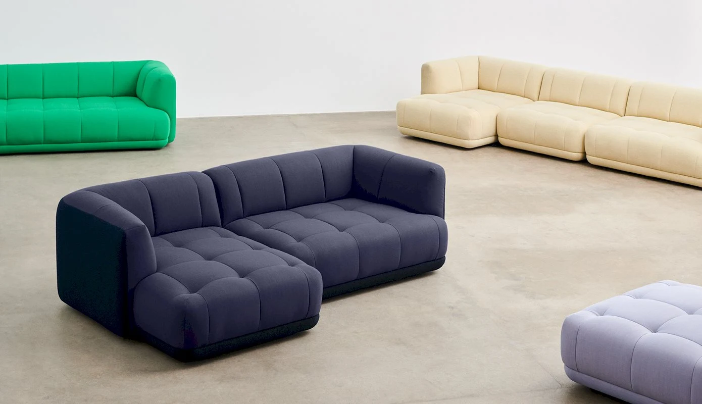Quilton modules and sofas in different shapes arranged on a floor