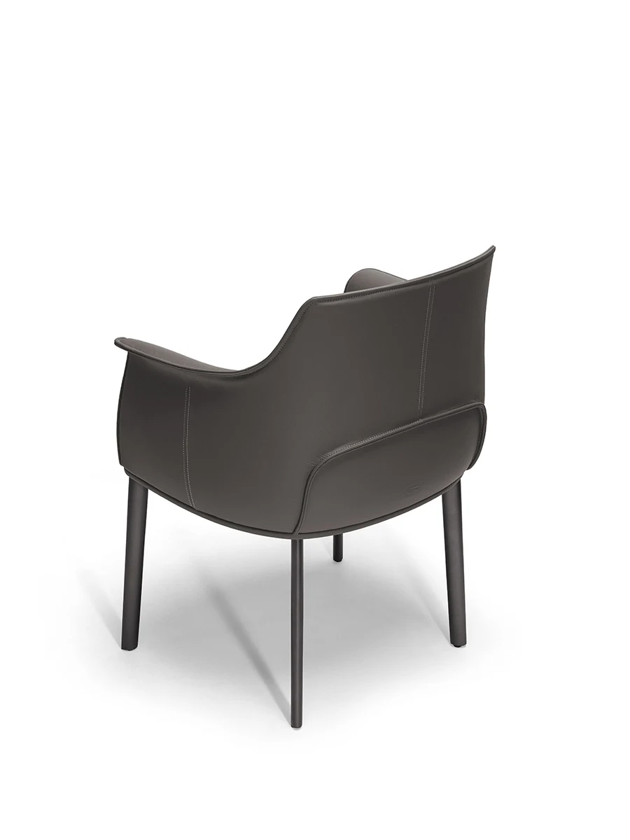 Chaise de salle à manger vue de dos et de côté sur fond blanc