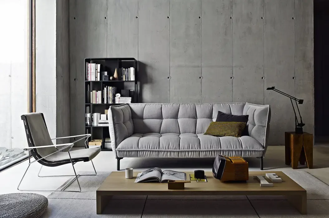 室内场景中的 Husk-Sofa,来自产品页图库