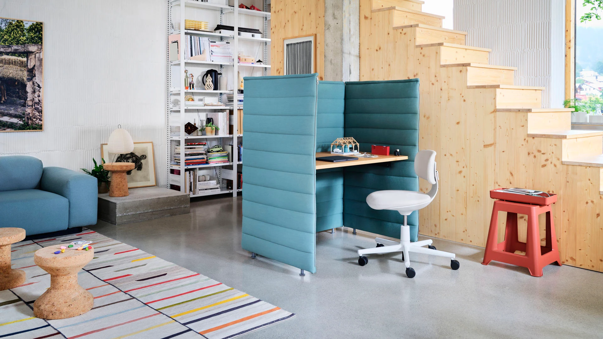 用作屏风式工作站的 Alcove Plus Desk
