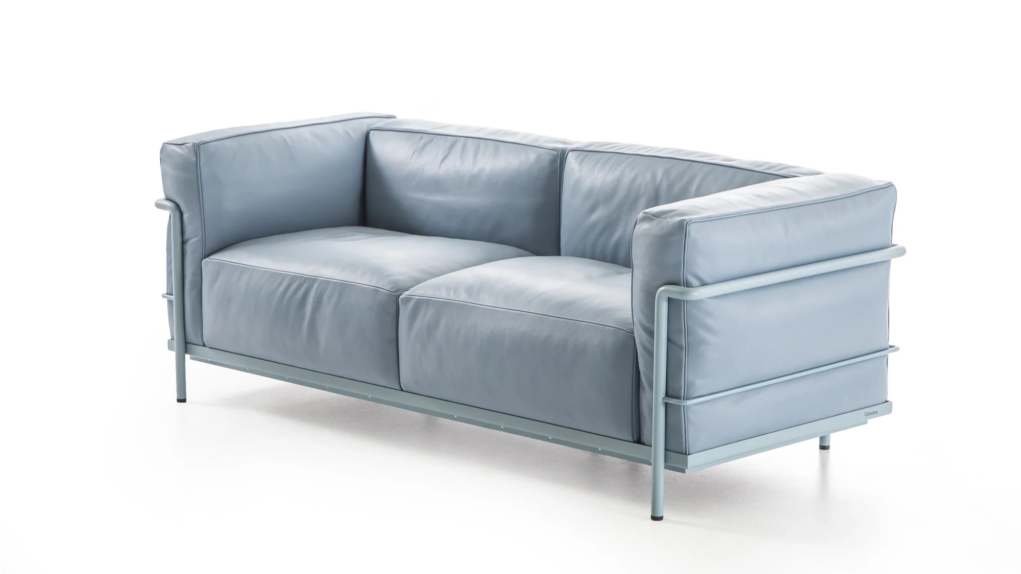 Zweisitziges Sofa mit hellblauem Bezug und hellblauem Gestell, Dreiviertelansicht