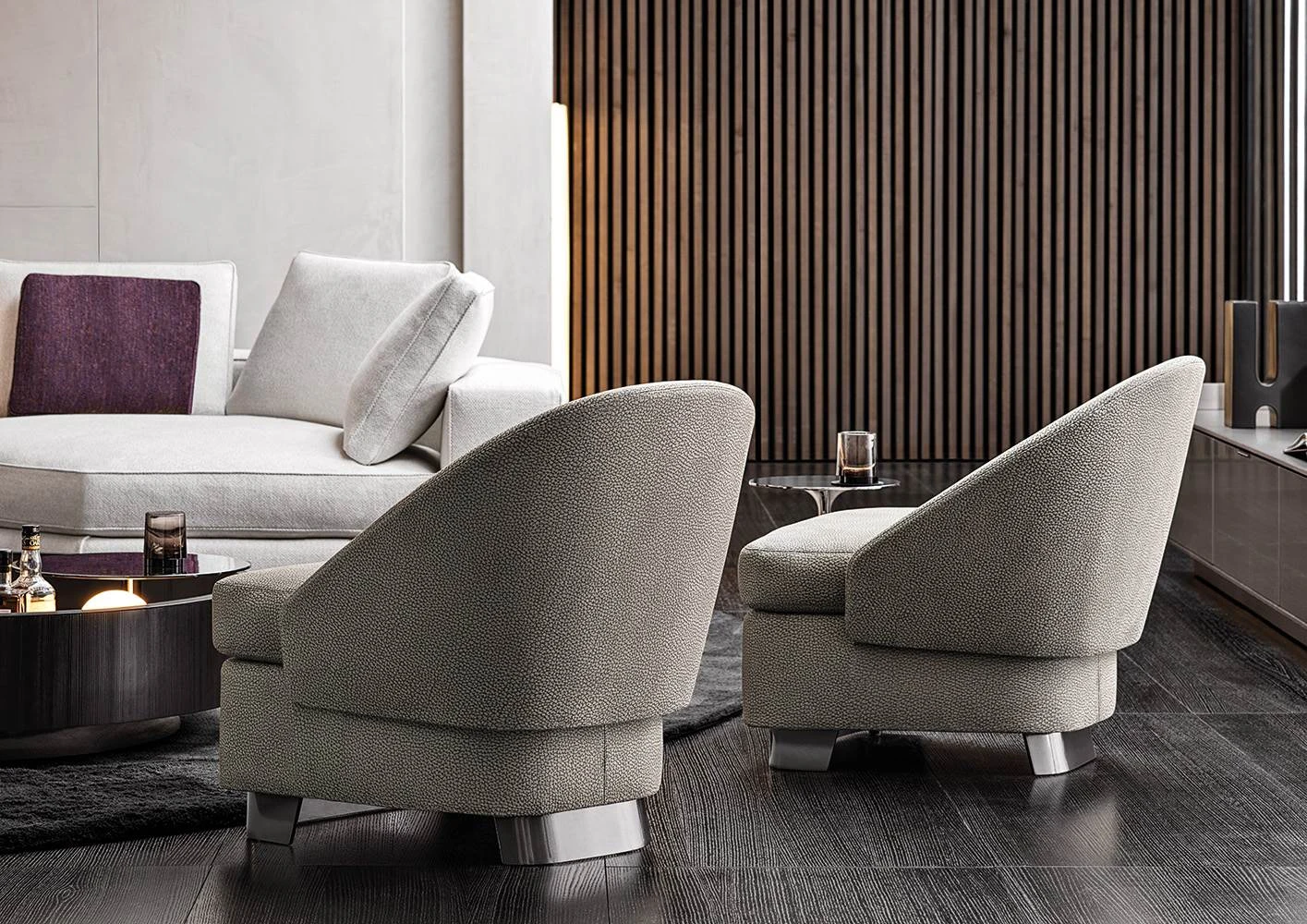 Due poltrone davanti a un divano, foto ufficiale Minotti