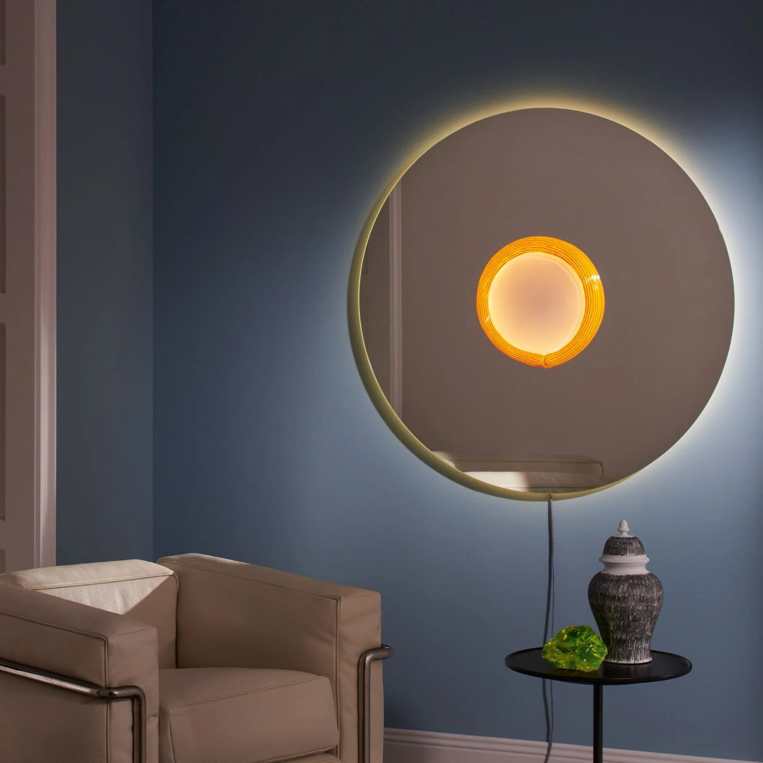 No Vanitas, full mirror with an illuminated outline