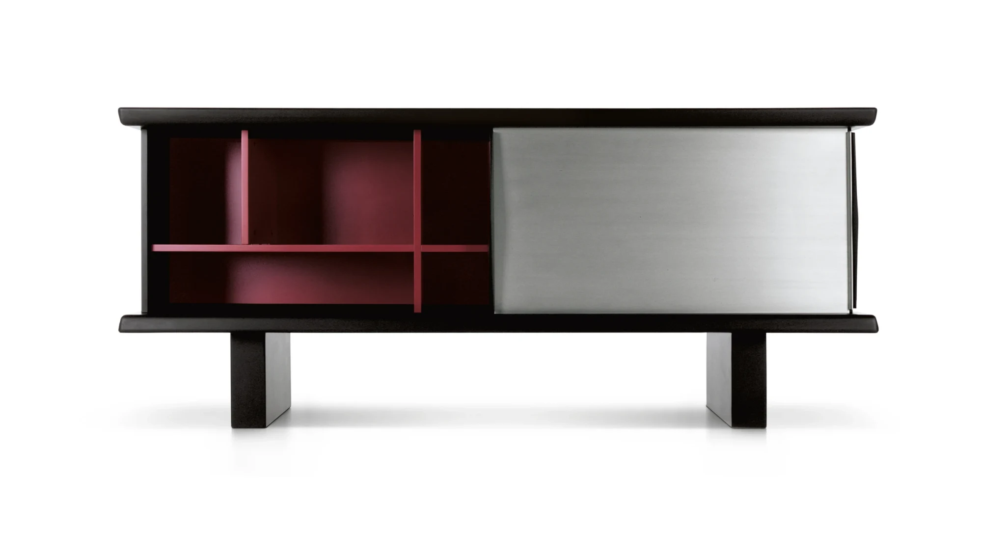Mueble con un compartimento abierto y una puerta corredera de aluminio sobre fondo blanco