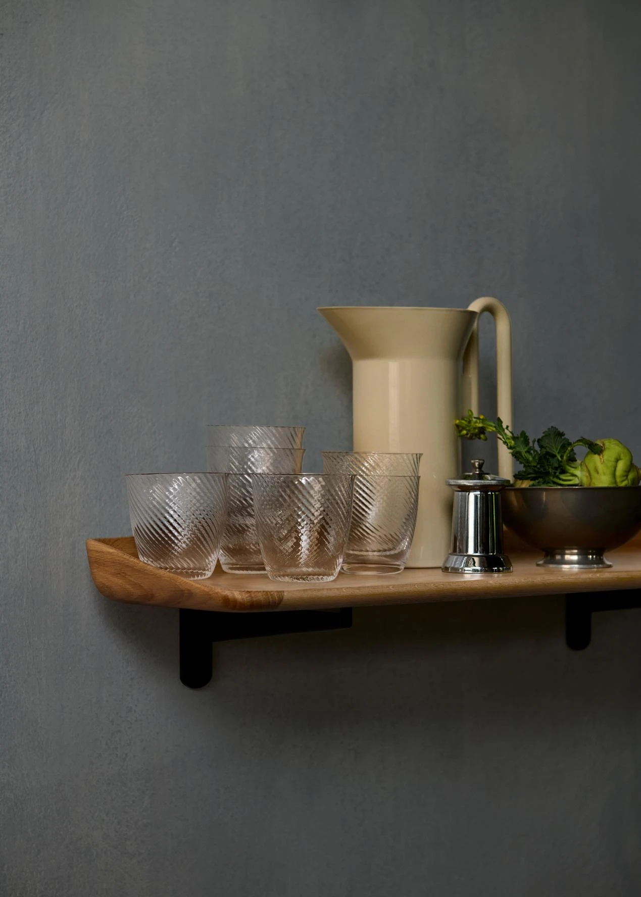 Guild HM14 with glasses, a jug and a bowl on the shelf