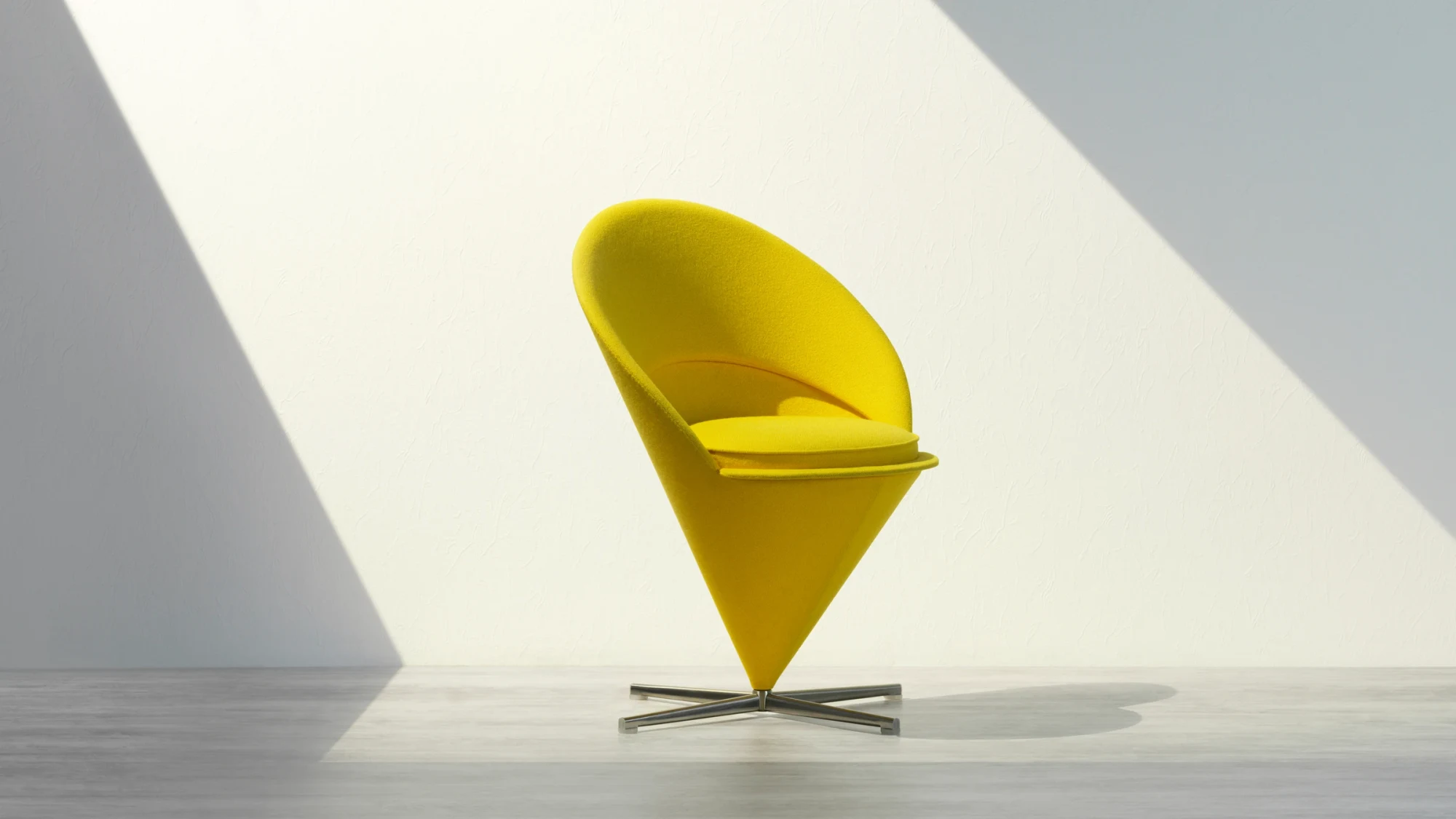 在光带映照的房间中的 Cone Chair