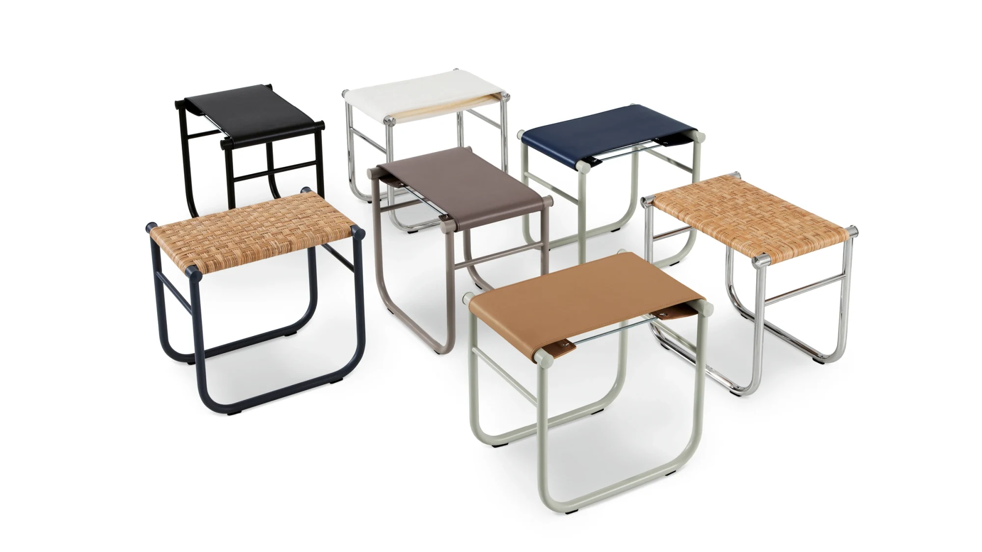 Mehrere LC9-Hocker mit unterschiedlichen Sitzoberflächen