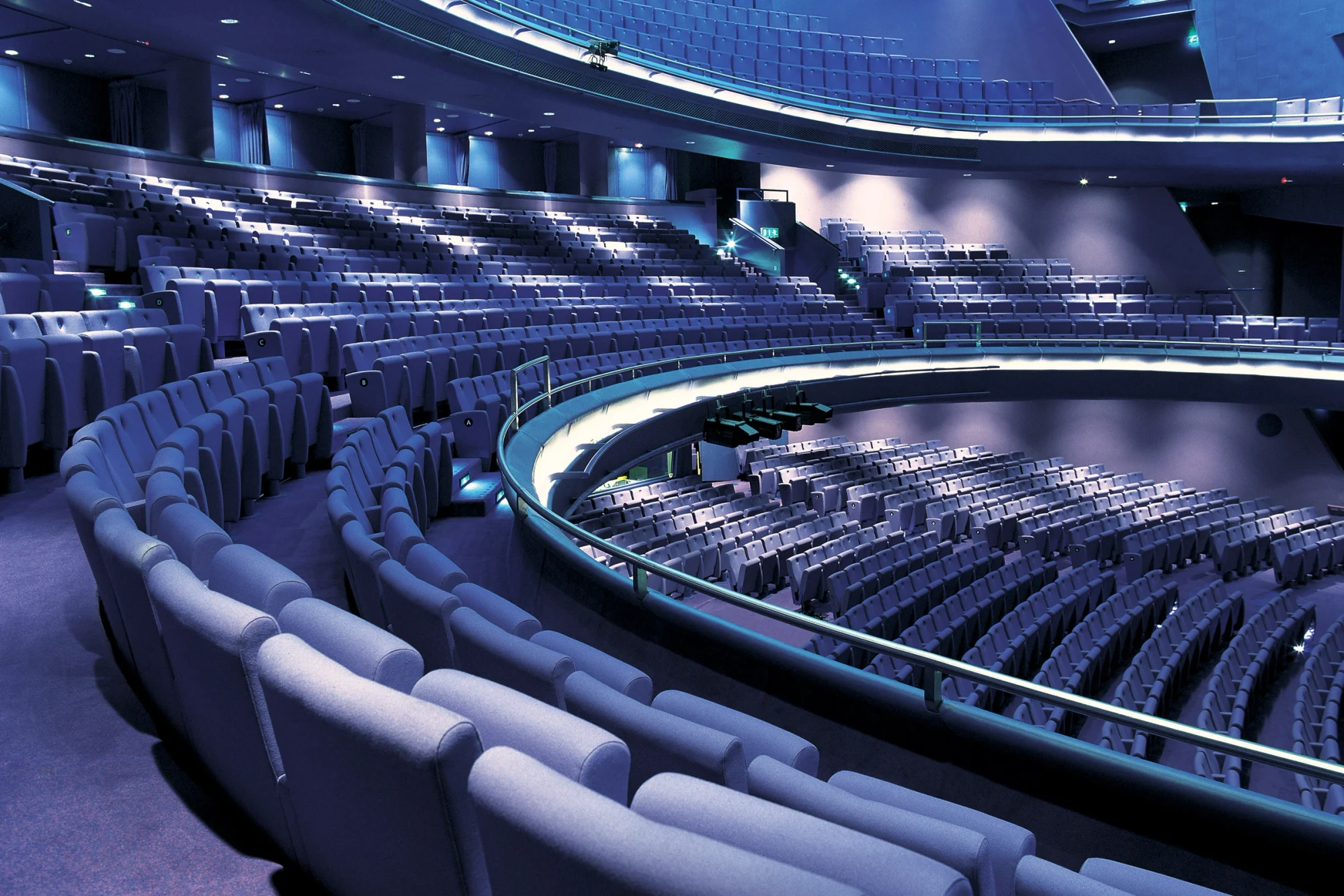 L-C-Bestuhlung in einer offiziellen Ansicht des Auditoriums